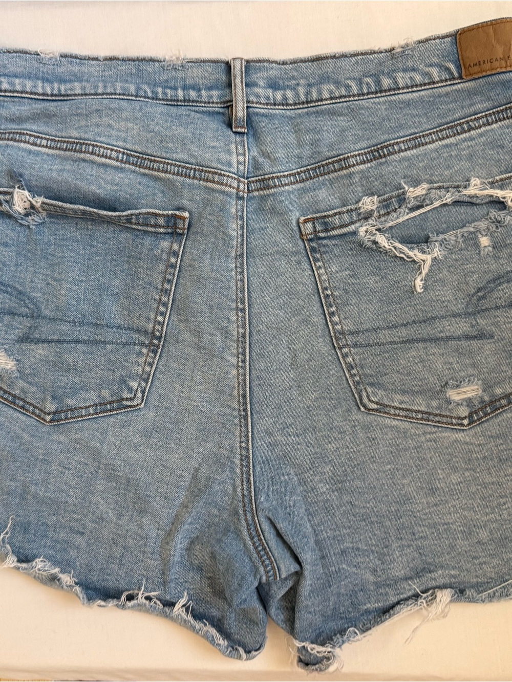 American Eagle Relaxed Short Light Wash Distressed Denim Cutoff Shorts Size 16 - Picture 3 of 11